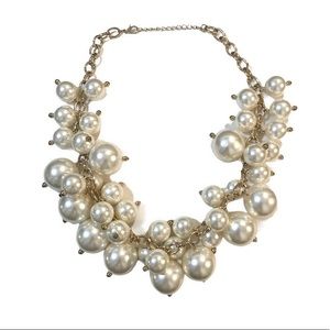 🧡 Pearl Cluster Statement Necklace